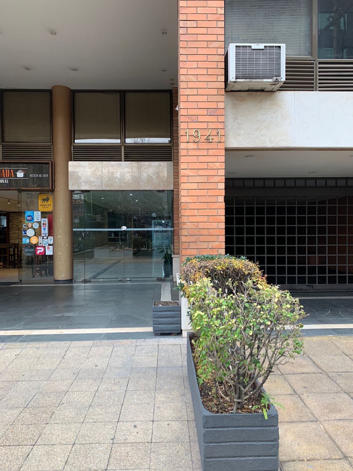 Exterior de Oficina 1 Día