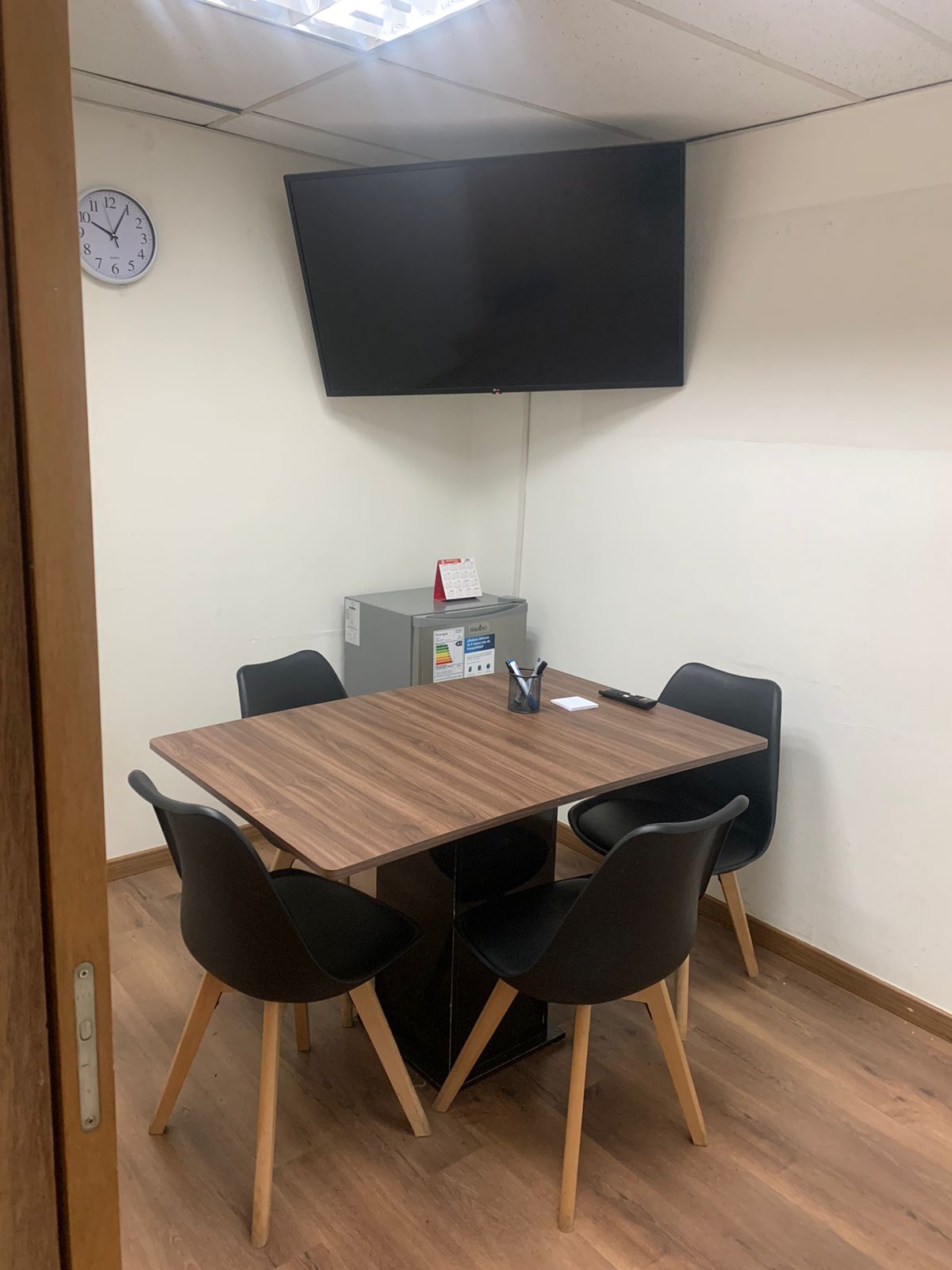 Sala de reuniones de Oficina 1 Día